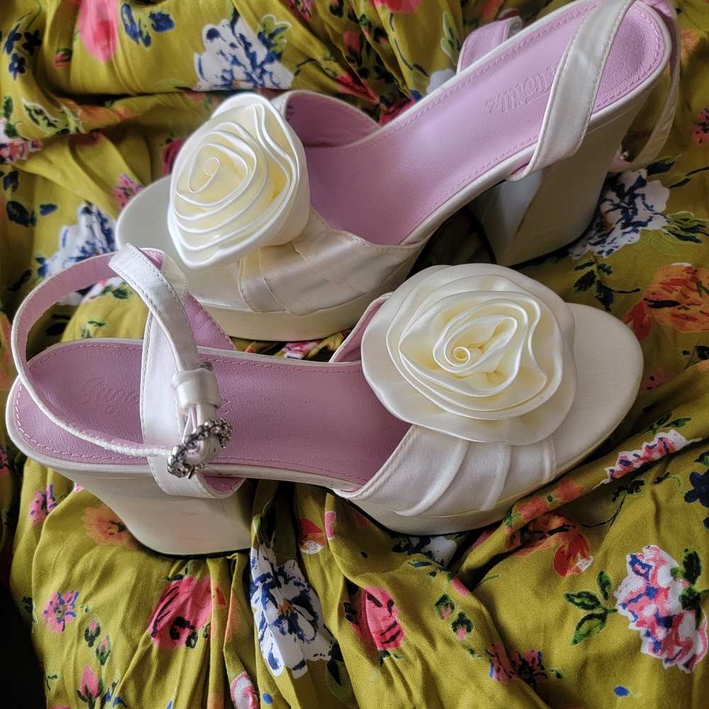 SUGAR TWILLZ White Satin Platform Heels with Flower Accent